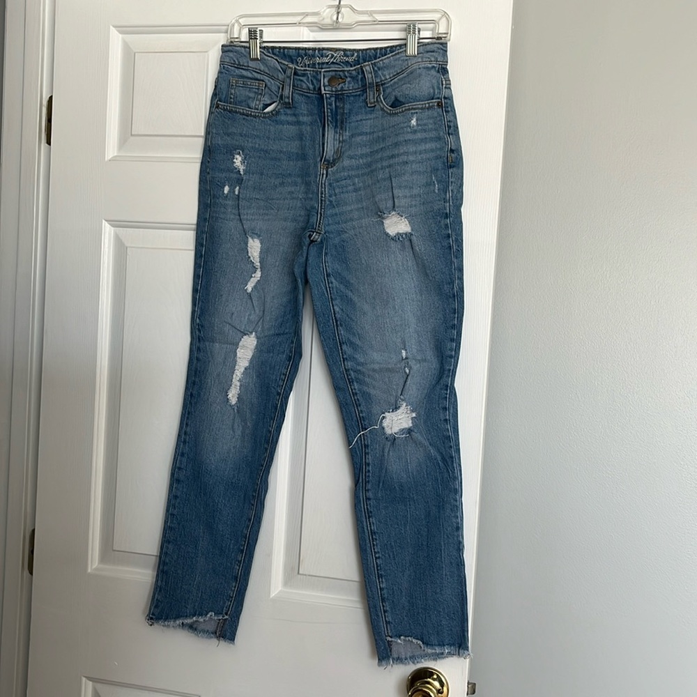 Universal thread jeans! Size 4/27 Regular. Cropped ankle jean.